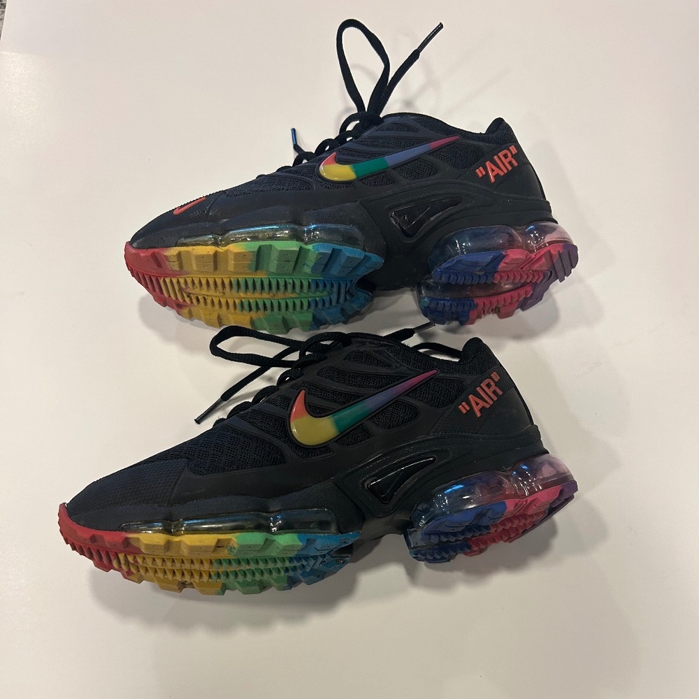 Used Kids Nikes Size 5.5